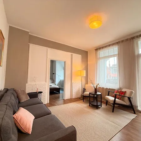 Elegant 4br Near Citycenter With Balcony