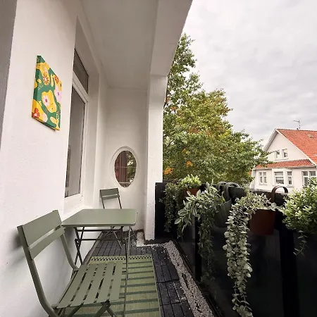 Elegant 4br Near Citycenter With Balcony