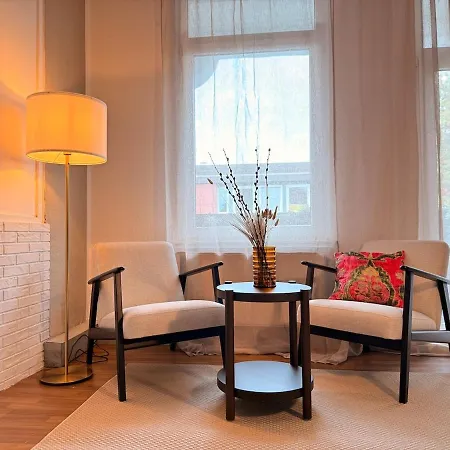 Elegant 4br Near Citycenter With Balcony Oldenburg