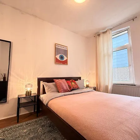 Elegant 4br Near Citycenter With Balcony Oldenburg