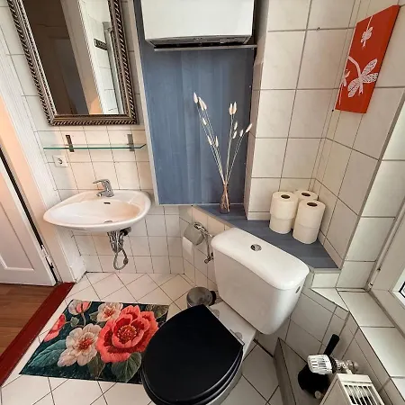 Elegant 4br Near Citycenter With Balcony