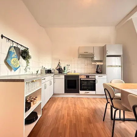 Elegant 4br Near Citycenter With Balcony Lägenhet Oldenburg