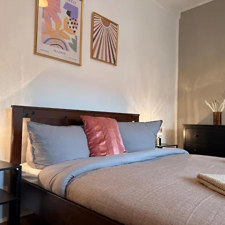 Elegant 4br Near Citycenter With Balcony Oldenburg