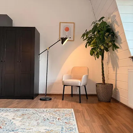 Elegant 4br Near Citycenter With Balcony Lägenhet Oldenburg